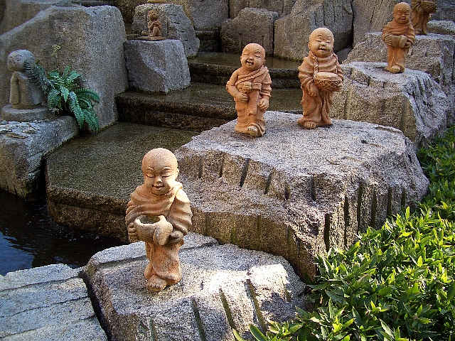 六角堂 十六羅漢(拡大)